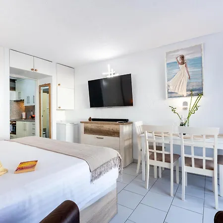 506 By The Sea Las Americas شقة